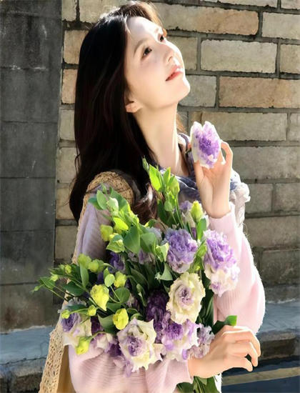 隐藏细节：《爱在你的次元》政治的权力博弈与社会结构——文化符号的象征意义