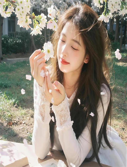 女性INS大片_小草資源視頻在線觀看播放